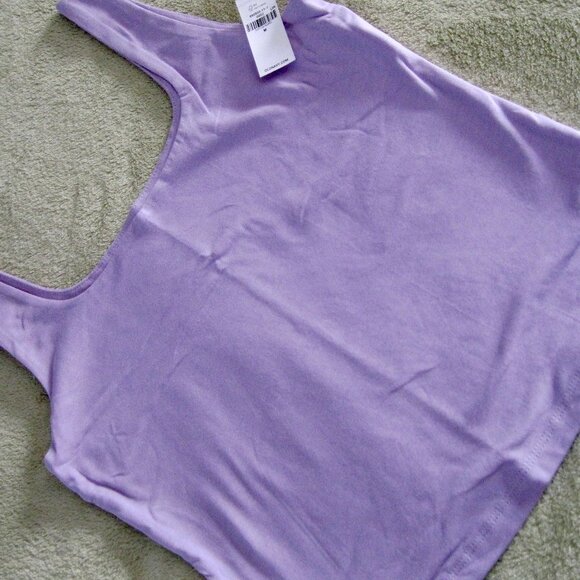 "OLD NAVY NEW LOW CUT T SHIRT IN SIZE MEDIUM, COLOR LAVENDER NEW AND NEVER WORN" - Picture 7 of 12